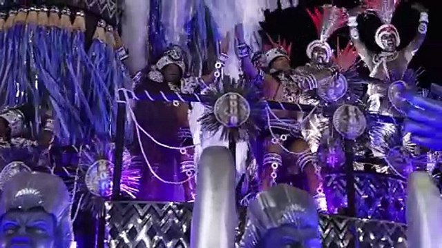 انطلاق عروض مدارس السامبا في كرنفال ريو دي جانيرو السنوي