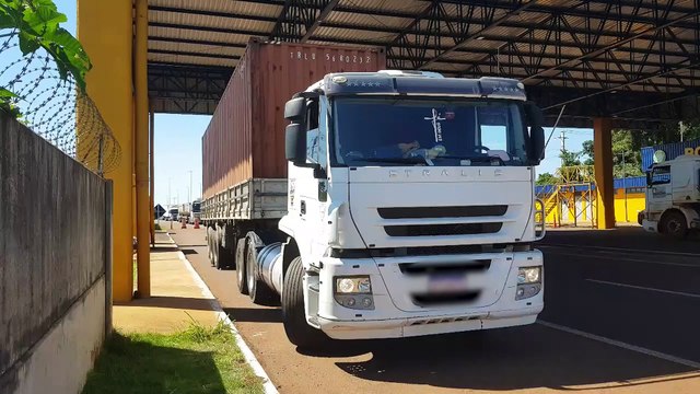 Carreta em condições precárias de segurança é apreendida pela PRF