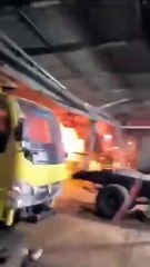 Sebuah truk pengangkut puluhan sepeda motor, terbakar saat melintas di Jalan Lintas Sumatera, Kota Cikampak