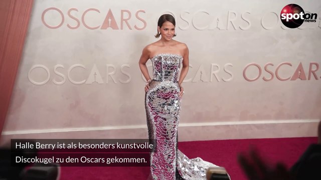 Halle Berry überrascht mit Kleid aus 7.000 Spiegeln bei den Oscars
