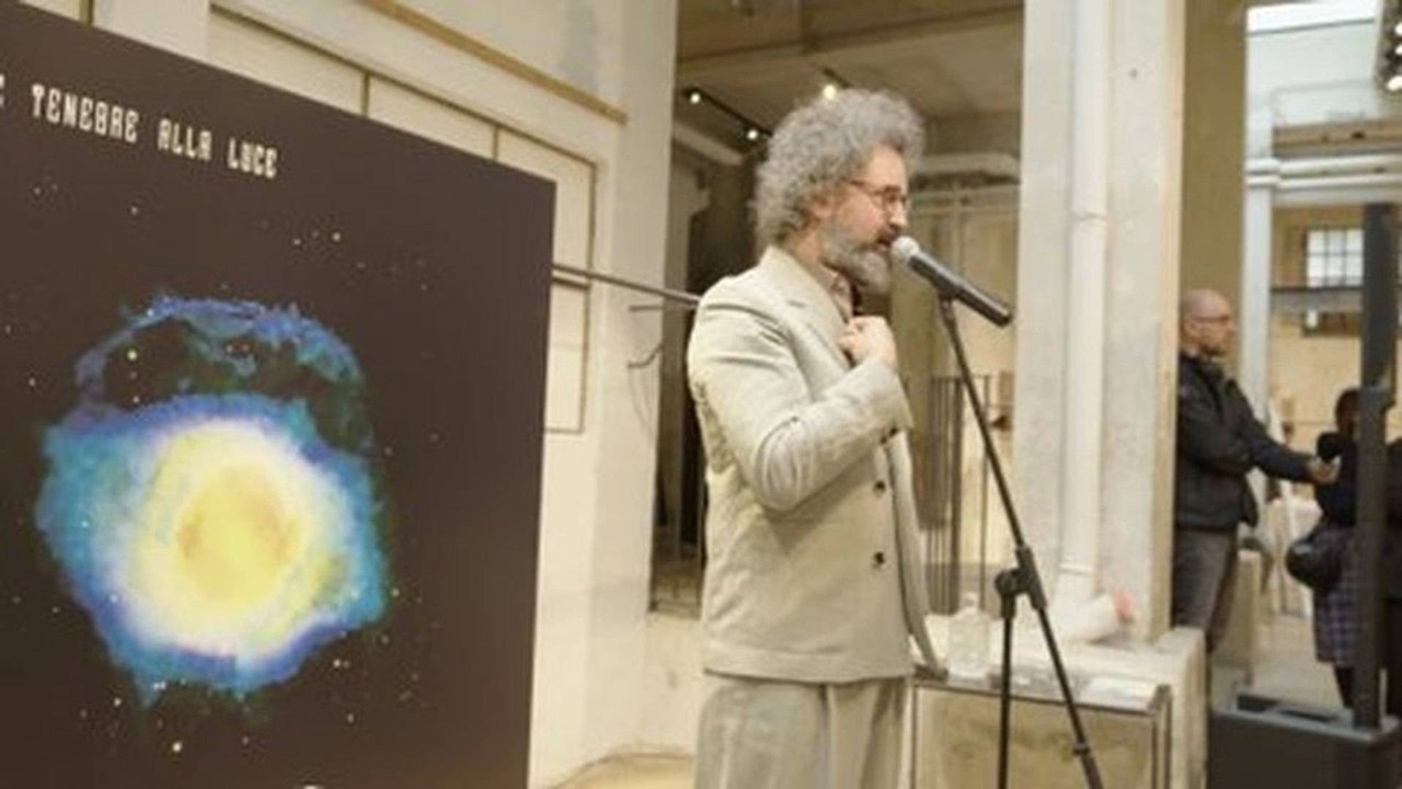 Simone Cristicchi legge un estratto dal suo libro “HappyNext. Alla ricerca della felicità”