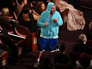 Adam Sandler se va de los Oscar tras una broma sobre su ropa