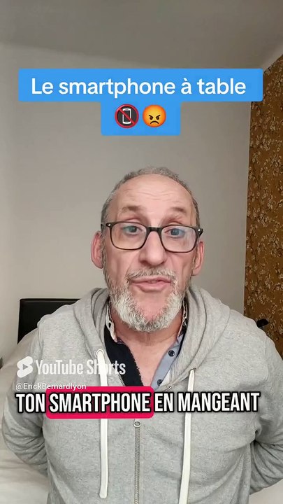 Le smartphone à table 📵😡