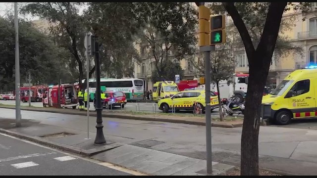 Más de 30 heridos en el choque entre dos autocares en la Diagonal de Barcelona