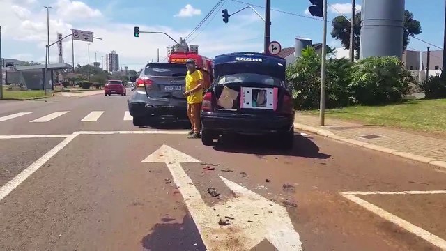 Acidente entre veículos mobiliza Siate na Avenida Tancredo Neves