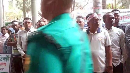 প্রতিব*ন্ধী বিদ্যালয় এমপিওভুক্ত করার দাবীতে প্র*তিবন্ধী স্কুল শিক্ষকদের অবস্থান কর্মসূচি