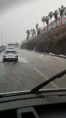 [VÍDEO] El agua revienta un muro en la GC-1 en El Goro (Telde) y cae a chorro sobre la autopista