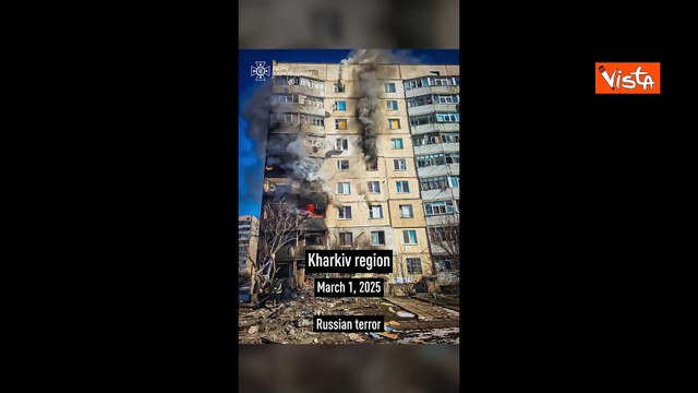 Zelensky mostra immagini guerra: In sette giorni migliaia di droni e bombe russe sull'Ucraina