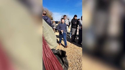 Jeremy Clarkson's Diddly Squat Farm Shop reopens after mystery closure