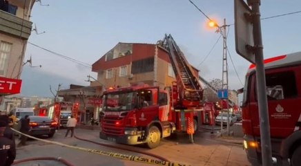 Küçükçekmece'de 4 katlı binada yangın
