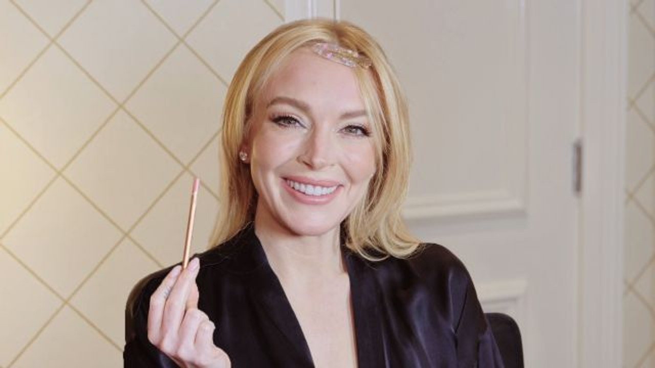 Lindsay Lohan Gets Ready for the Vanity Fair Oscar Party
