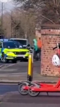 Ce livreur passe en mode Fast Food à cause de la police