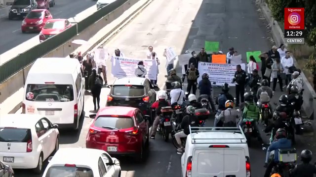 Trabajadores del IMSS bloquean Periférico Norte, exigen alto al acoso laboral