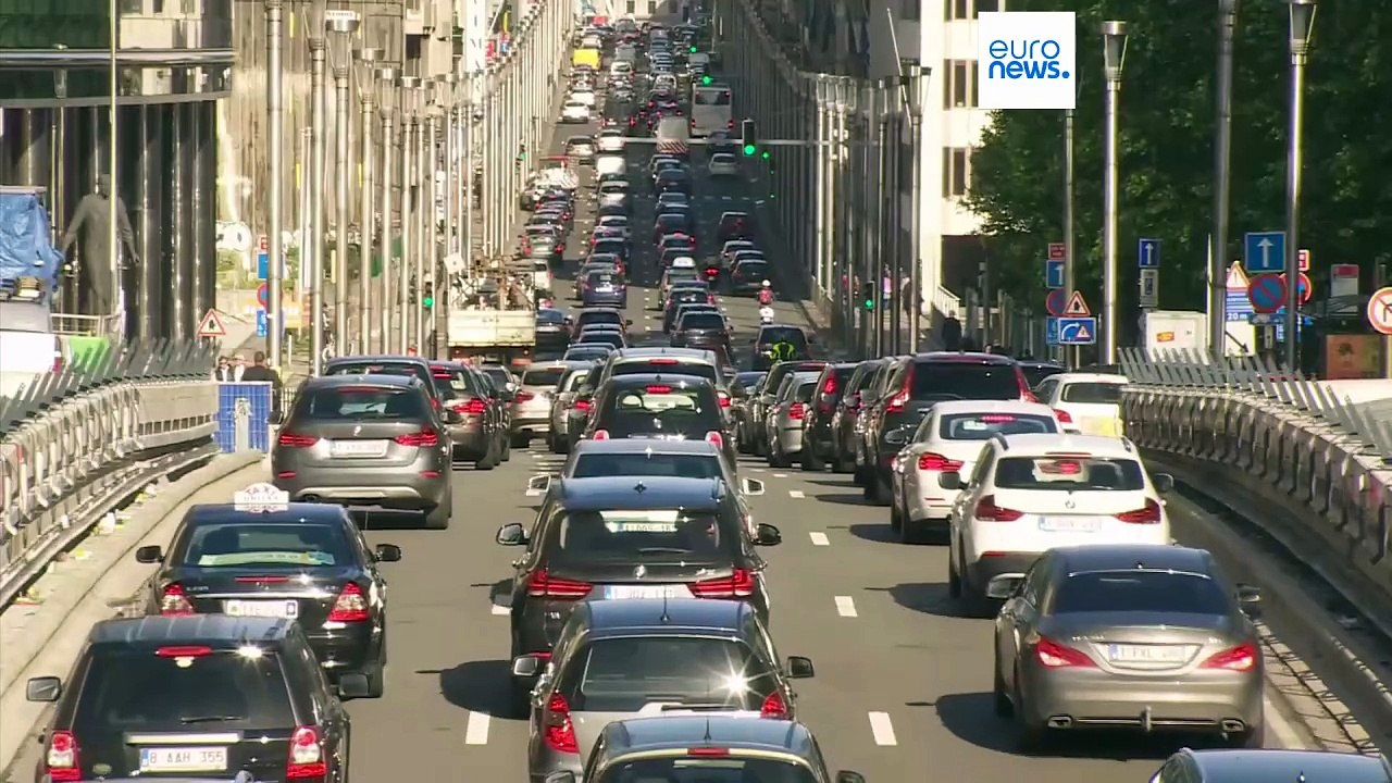 Von der Leyen schlägt Aufweichung der CO2-Emissionsziele für Autos vor