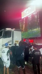 Trio com cantora famosa é impedido de desfilar na Barra e PM é acionada; saiba o motivo