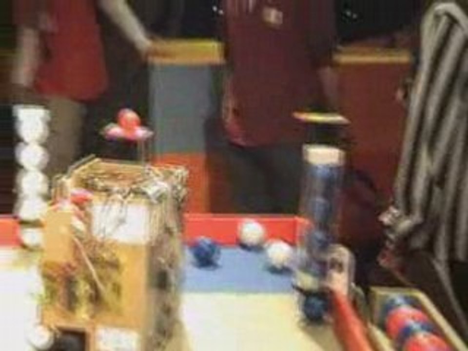 Coupe Robotique 2008 : match de l'équipe EMAbot