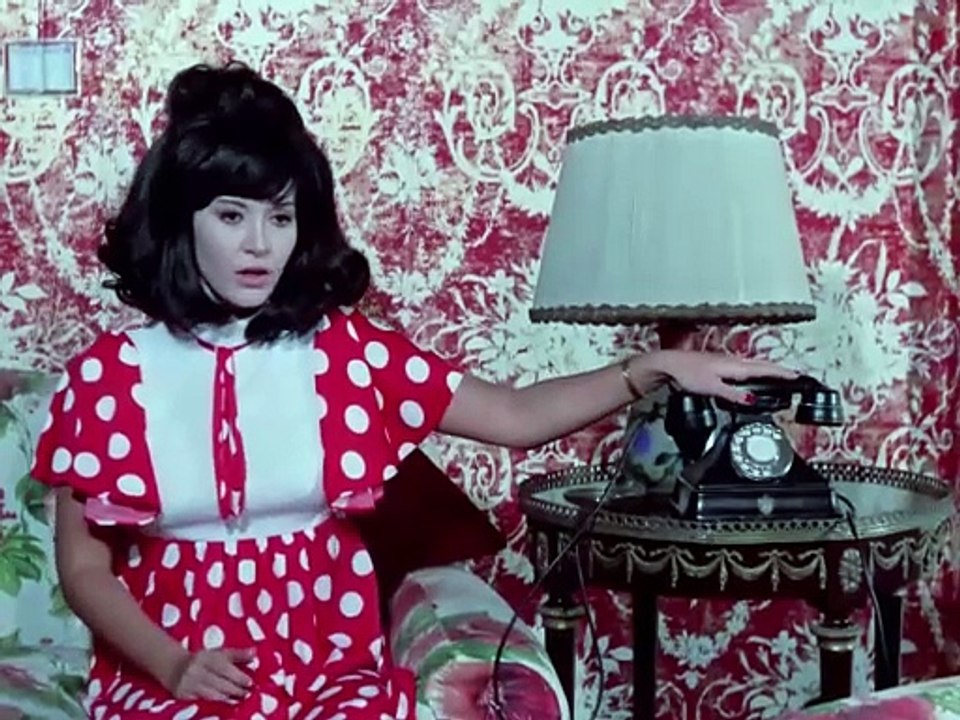 فيلم الانثى والذئاب بطولة نور الشريف