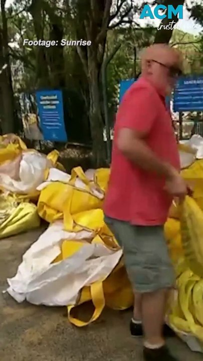 'Historic' Cyclone Alfred closing in as Queensland, NSW brace for impact