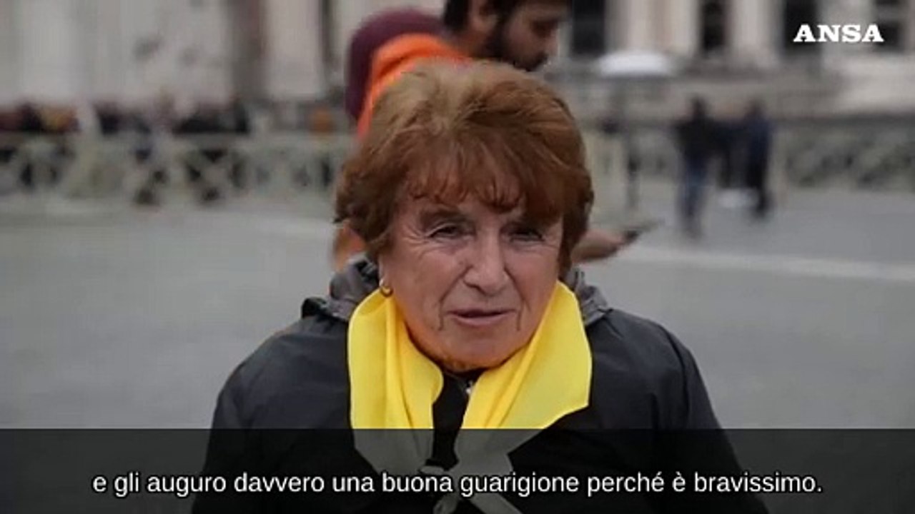 Papa ricoverato, le parole dei fedeli in piazza San Pietro