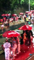 VÍDEO: Alagamento deixa foliões ilhados no circuito Dodô