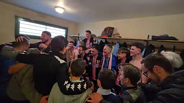 La joie du FCCM dans le vestiaire après la victoire contre Pellouailles Corzé