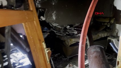 Isparta'nın Yalvaç ilçesinde 3 katlı binanın bacasında çıkan yangın