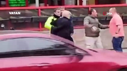 Kadıköy'de silahla mekan basan şahsa trafik polisi müdahale etti!