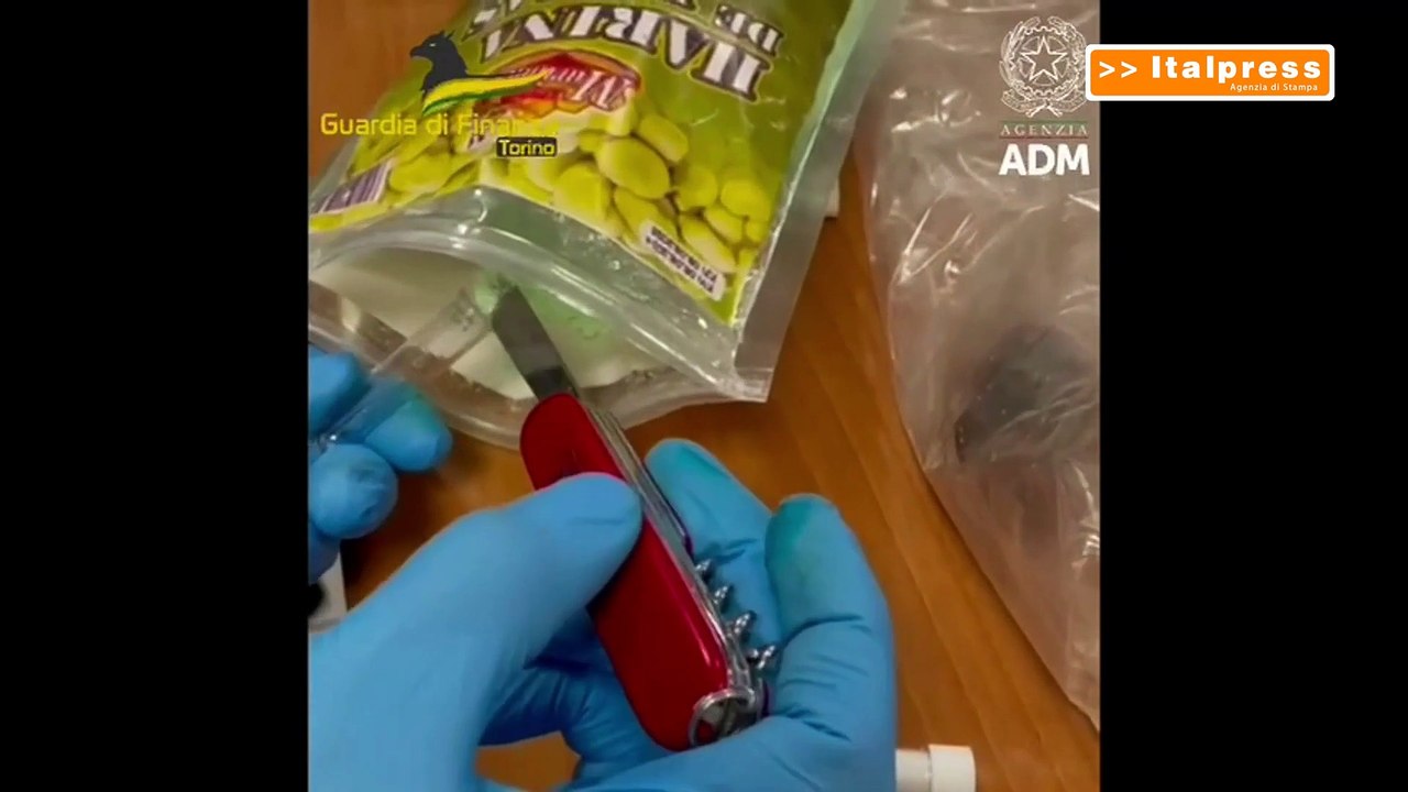 Sequestrati in aeroporto a Torino 16 kg di cocaina per oltre 3 milioni