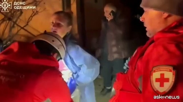 Droni russi su Odessa, colpiti edifici residenziali