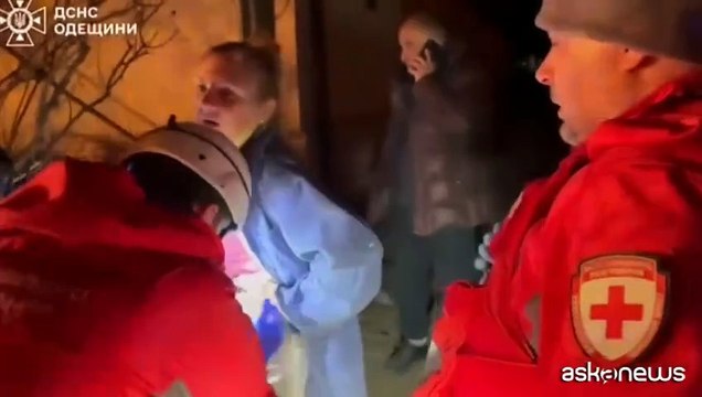 Droni russi su Odessa, colpiti edifici residenziali