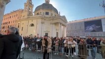 Folla a Roma ai funerali di Eleonora Giorgi: già alle 14 centinaia di persone davanti alla chiesa