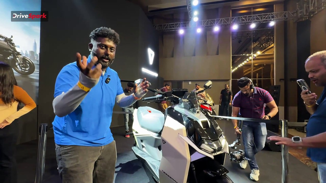 ஒரு தடவை சார்ஜ் போட்டா 261 கி.மீ போகும்! அல்ட்ராவைலட் இ-ஸ்கூட்டர் வந்தாச்சு!| Pearlvin Ashby