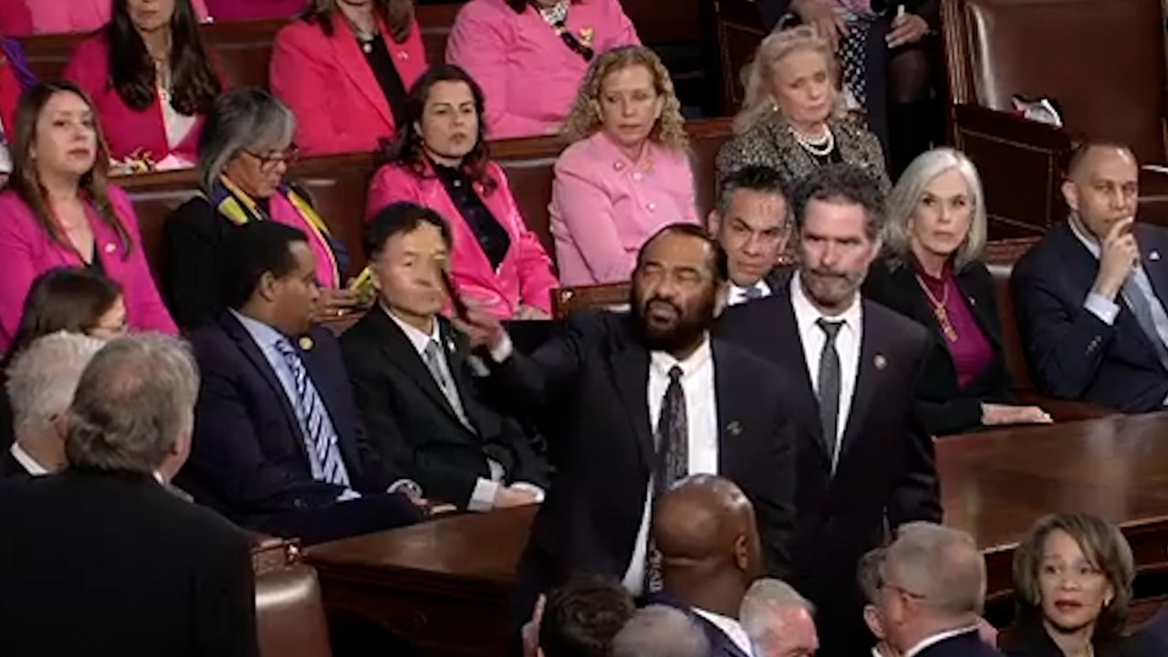 Des actes de protestation lors du discours de Donald Trump devant le Congrès