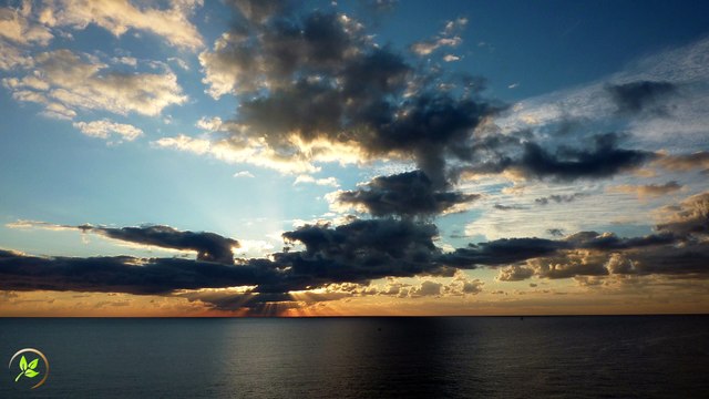 Episodio 010 - 21 minutos... 🌊 Tempestad en el Mediterráneo: Sonido Relajante de Lluvia, Viento y Olas para Dormir, Meditar y Concentrarse ⚡ | Disfruta del rugir del mar, el silbido del viento y la fuerza de la tormenta en un paisaje sonoro envolvente