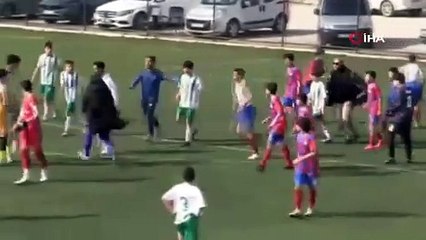 Boks ringine dönen futbol maçında taraflar birbirinden şikayetçi olmadı