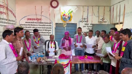 नवनिर्वाचित महिला पंचों की जगह पतियों को दिलाया शप