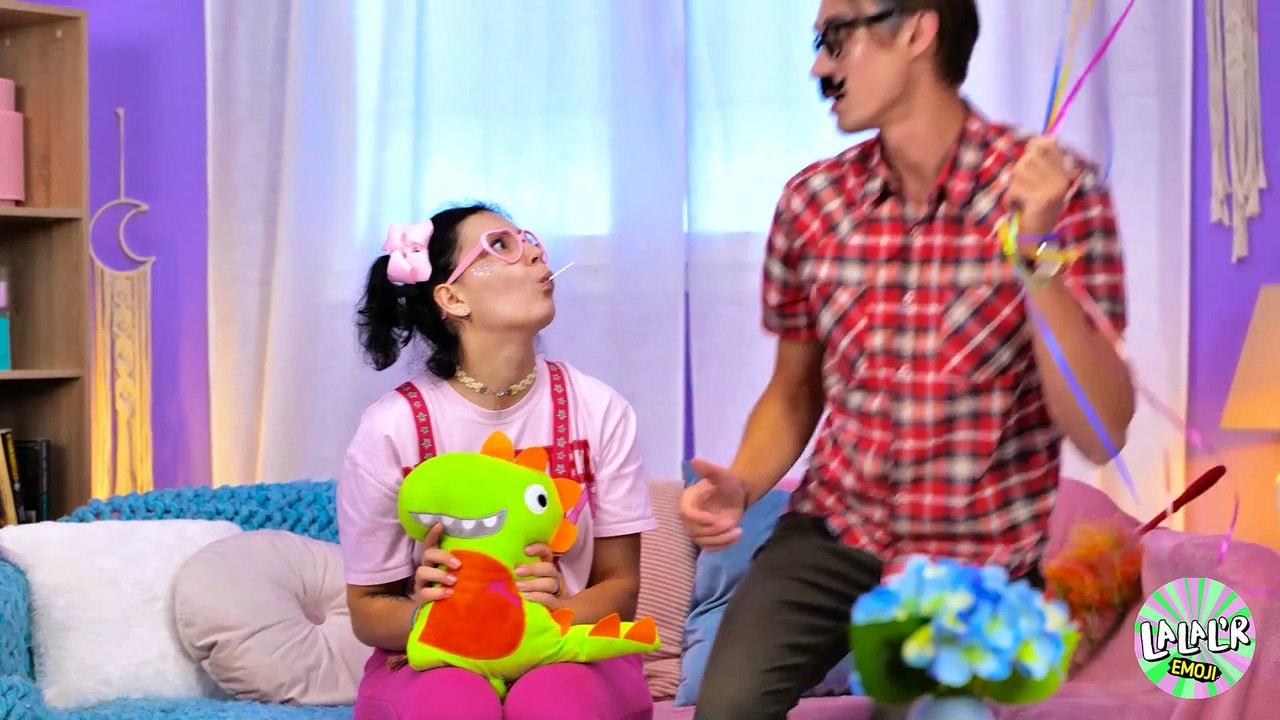 De TÉLÉPHONE CASSÉ à TÉLÉPHONE MINOU ! L'astucieuse Bricolage en Carton de Maman