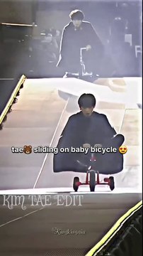 Taehyung🐻 suffering with long legs😆😁 suga teasing him😉#bts #taehyung #shorts