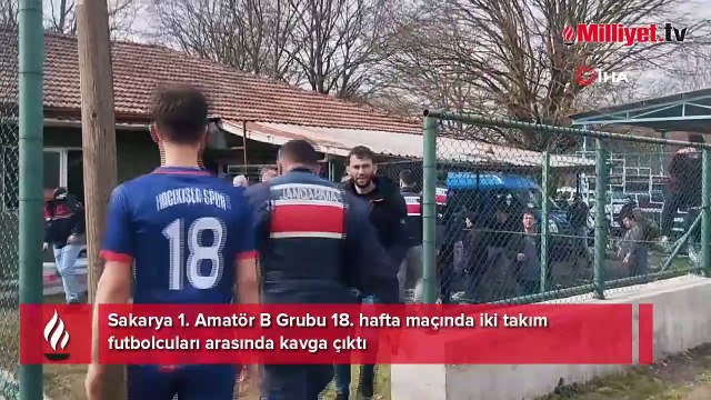 Yeşil saha boks ringine döndü: Tekme ve yumruklar havada uçuştu