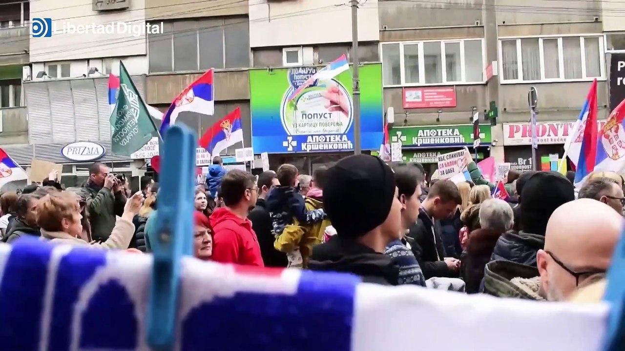 Las protestas contra los gobiernos de Serbia y Grecia paralizan ambos países