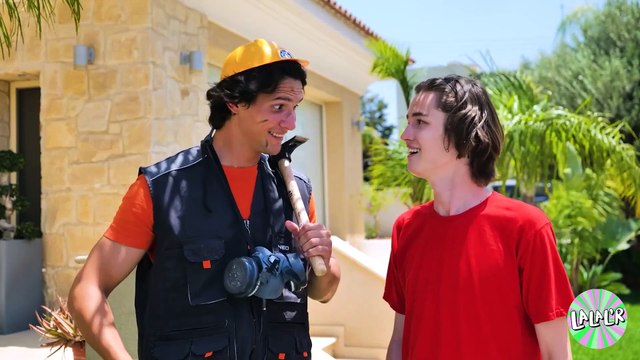 Superhéros fauché en difficulté ! Le Superhéros accepte des tâches folles pour améliorer son costume