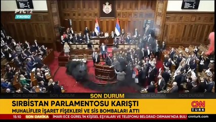 Dünya bu görüntüleri konuşuyor: Meclis savaş alanına döndü!