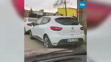 Sanayi sitesine giren boğa, esnafı kovaladı