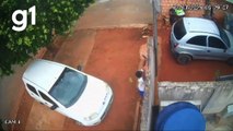 VÍDEO: homem despenca de muro ao invadir casa em MT