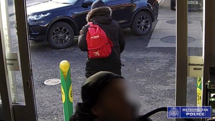 Hero cop takes down thug with knife