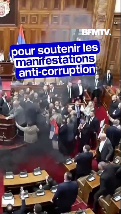Serbie: des fumigènes allumés en pleine session parlementaire par des députés de l'opposition