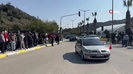 Tenekeye dönen otomobil can aldı