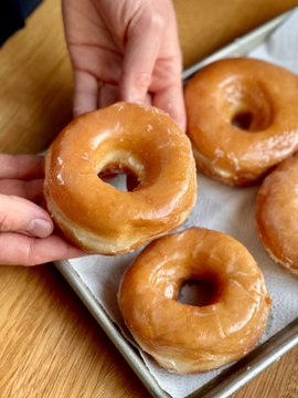 La Recette des Donuts Krispy Kreme | Donuts Maison Ultra Moelleux et Faciles avec Glaçage Vanille