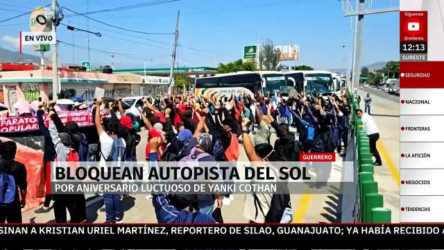 Normalistas bloquean Autopista del Sol por aniversario luctuoso de Yanqui Kothan