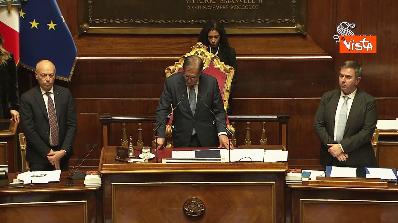 Un minuto di silenzio in Senato per ricordare Nicola Calipari, poi l'applauso